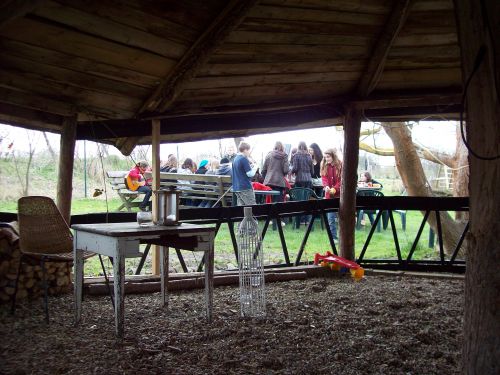 Gruppentreiben am Pavillion